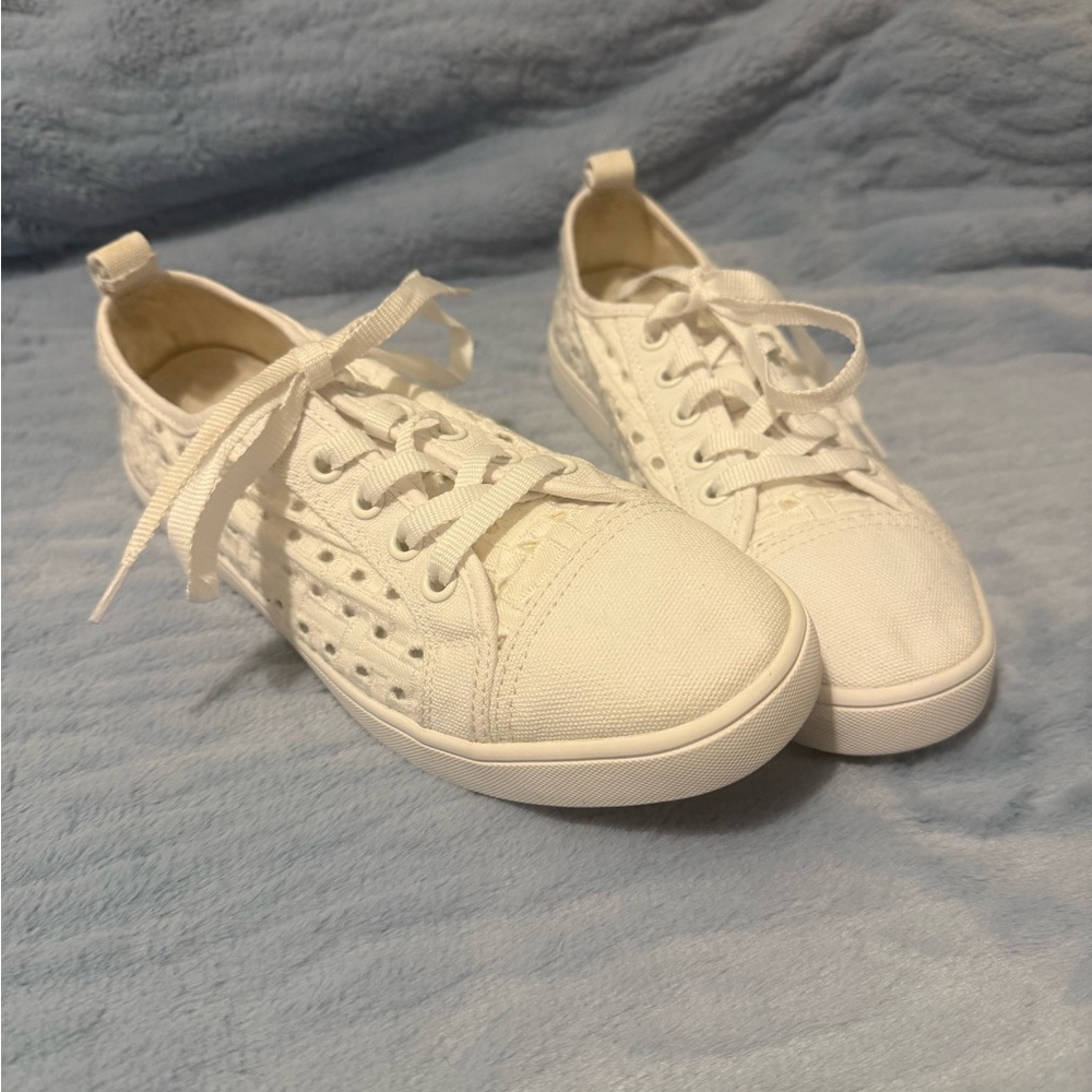 White Koolaburra by UGG sneakers, size 7.5